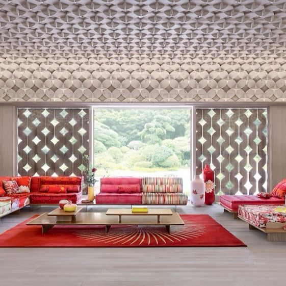 「Roche Bobois」ロッシュ ボボアストライプデザインの円形テーブル Roche Bobois」ロッシュ ボボアストライプデザインの円形テーブル