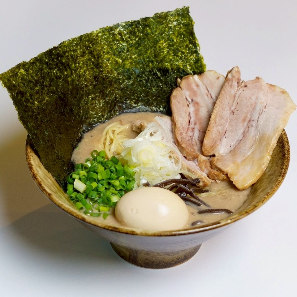 大特10700円　さがんもんの豚骨ラーメンセット　あっさりとんこつ＆激辛豚骨 7店舗限定‼️／ 「あっさり淡麗豚骨らーめん」販売開始🍜 豚骨の