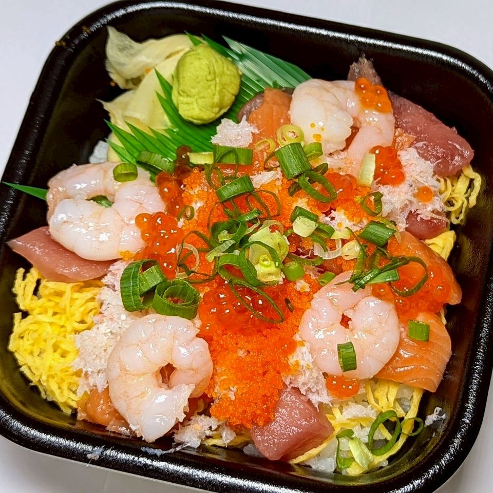 あられ丼 | 荒海丼丸五日市コイン通り店 | LINE Official Account