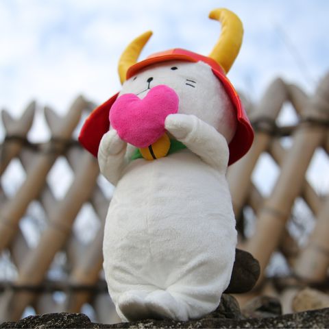 ひこにゃん　ハート持ちぬいぐるみ 鐘の丸・戦国桜売店限定品 鐘の丸売店オリジナル・限定グッズ | 彦根城内 鐘の丸売店