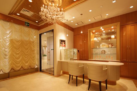 たかの友梨ビューティクリニック　photo lift35 たかの友梨ビューティクリニック／株式会社不二ビューティ