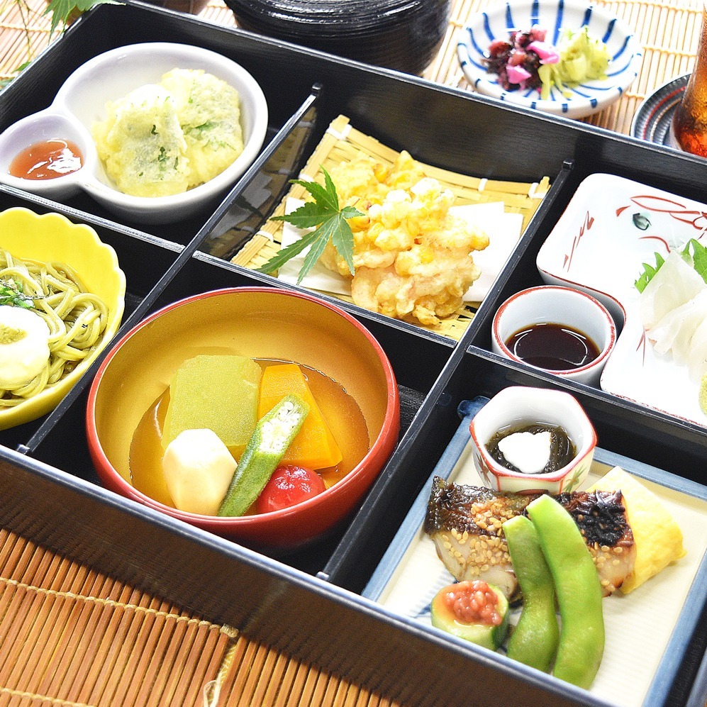 松花堂御膳　小鉢各4つセット