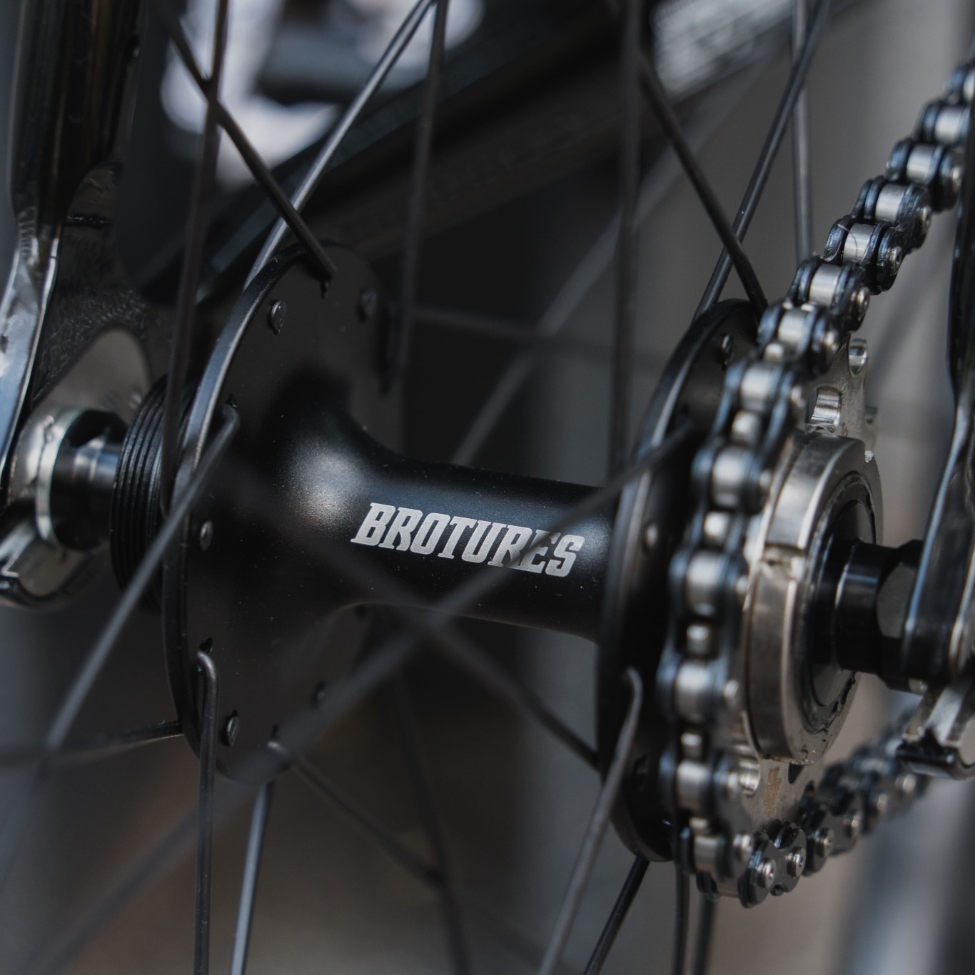 BROTURES OSAKA | LINE Official Account