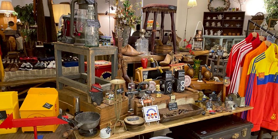 66　石炭バケツ(底なし) 　札幌市西区　山の手　モノココ 店内の雰囲気、今しか見られない光景を動画にしました。 一階の