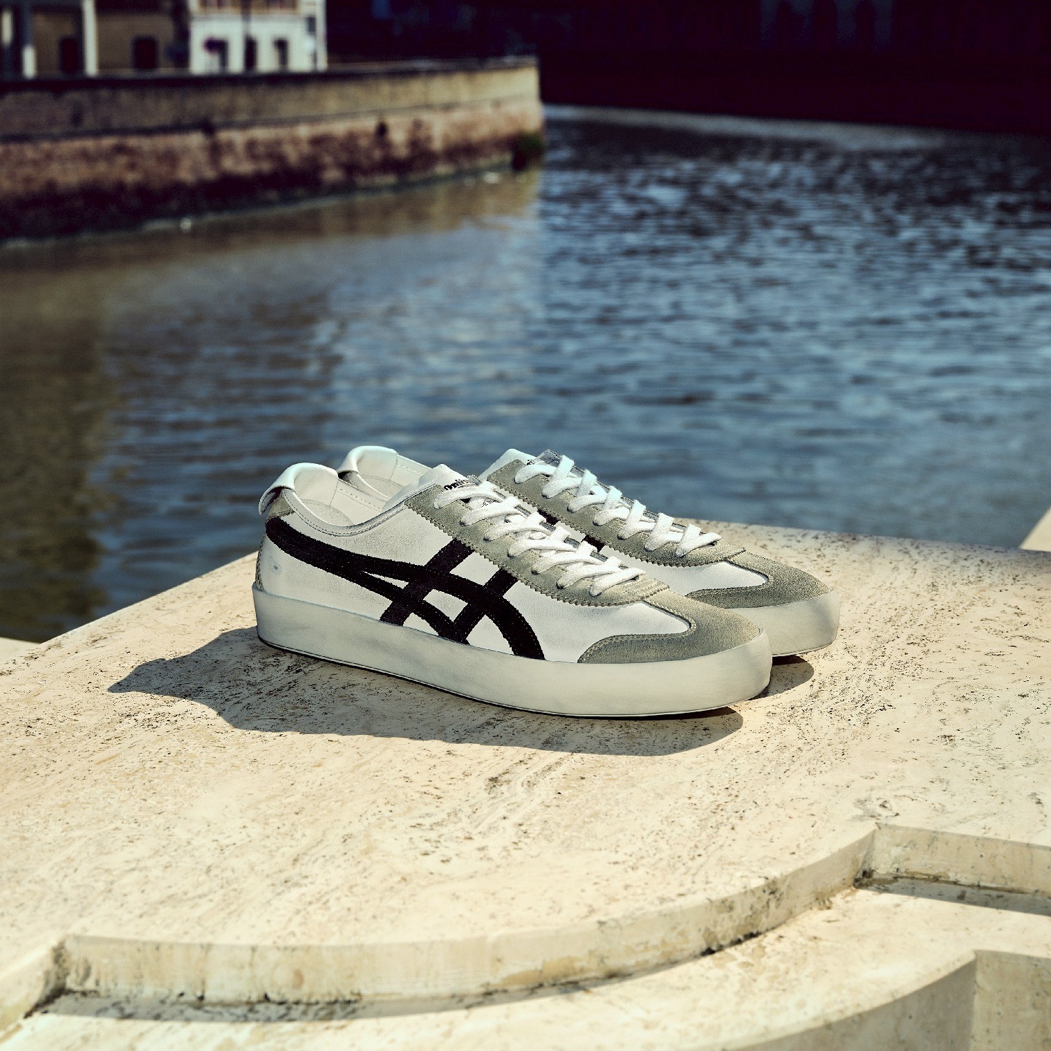 特集 | Onitsuka Tiger | LINE Official Account